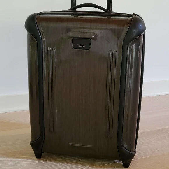 Tumi hard outlet shell carry on